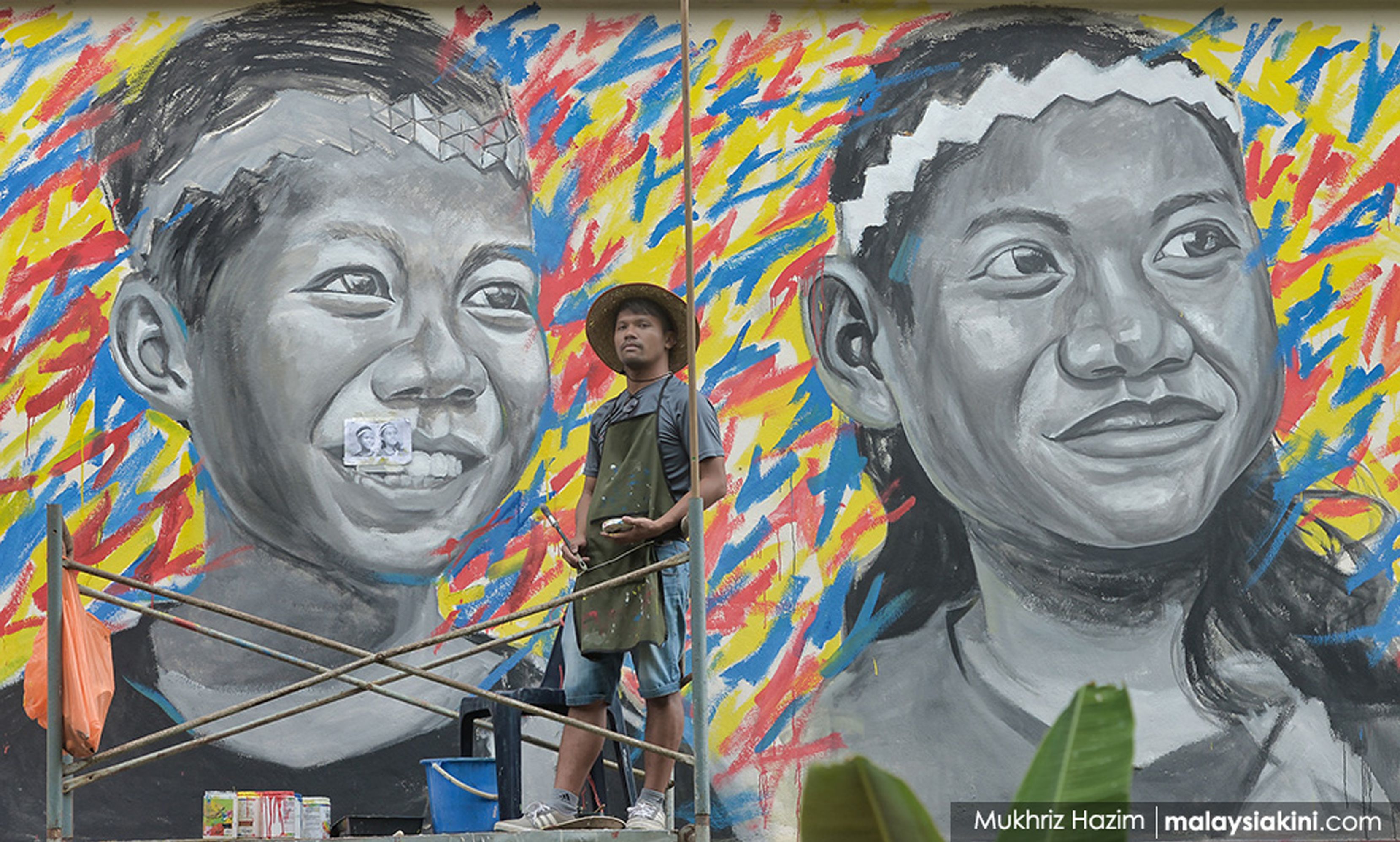 Shaq working on a mural for an Indigenous School.